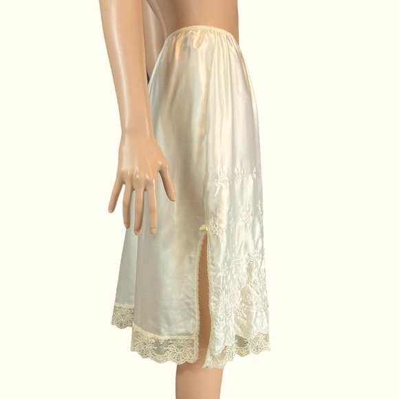 Victoria’s Secret Jewels by SLT Vintage Half Slip, Cream |L - Picture 7 of 17